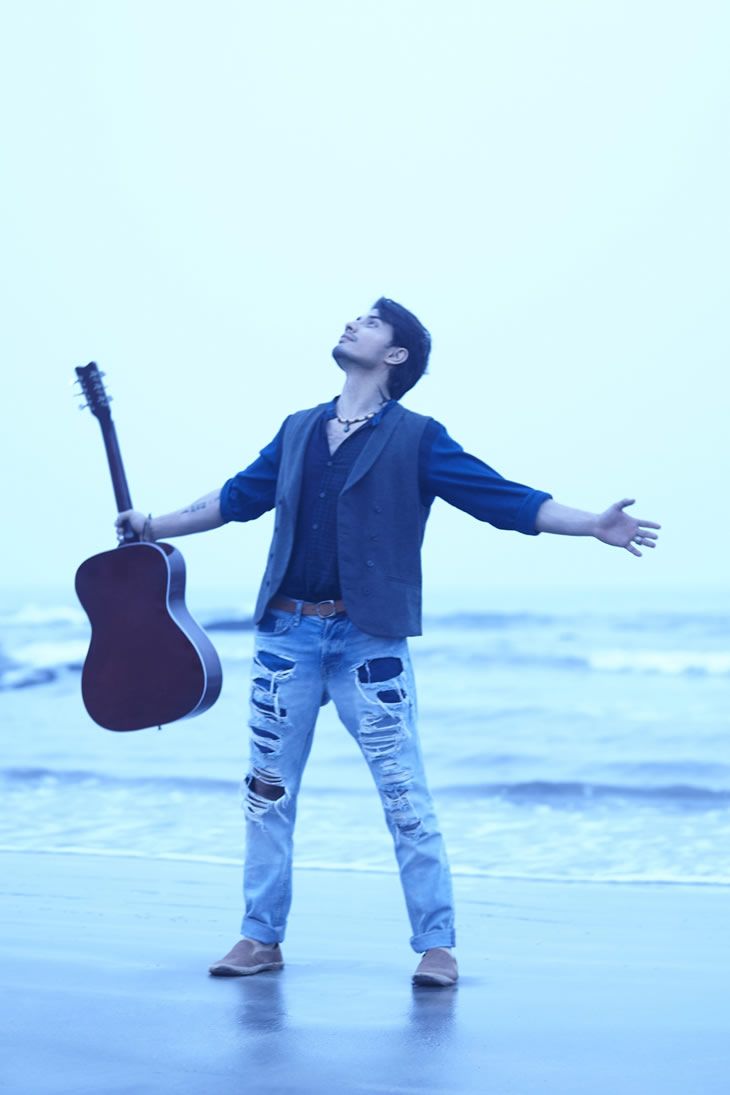 Superstar Ali Zafar Shines As Rumi In Dear Zindagi