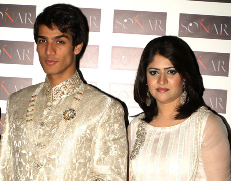 Red Carpet of Sonar Jewels "Mughal Collection"