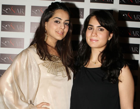 Red Carpet of Sonar Jewels "Mughal Collection"