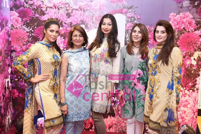 Saima, Naz-Mansha, Rubya Chaudhry, Areeba Habib and Amna Malik