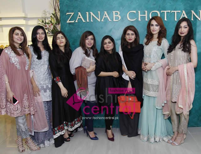 Areeba-Habib,-Sunita-Marshall,-Zainab-Chottani,-Nadia-Hussain,-Rubya-Chaudhri-and-some-guests