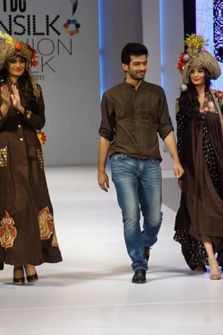 Pakistani Designer Akif Mahmood Collection at PFDC Week 2011 Lahore